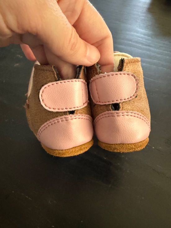 Old West Baby Pink Cactus Moccasin Booties - Picture 3 of 6